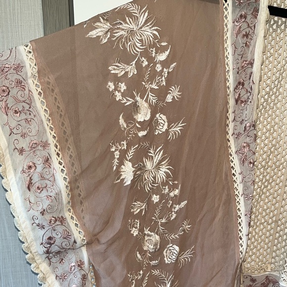 Sundance Catalog Embroidered Kimono Large Shawl Boho Fairy Ethereal Sz. S - Picture 3 of 6